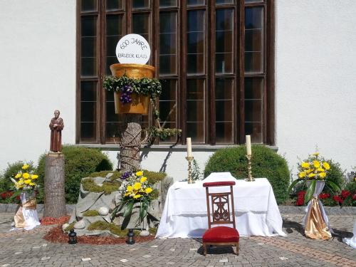 2017-altar-kirche.jpg