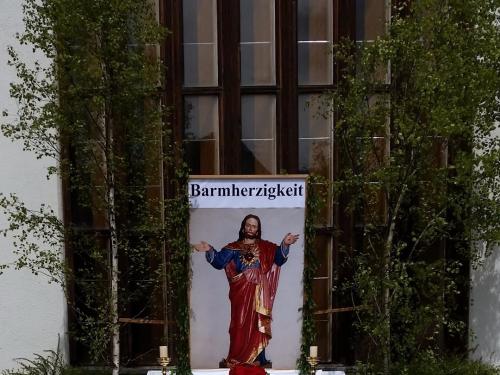 2016-altar-kirche.jpg