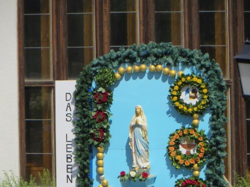 2015-altar-kirche.jpg