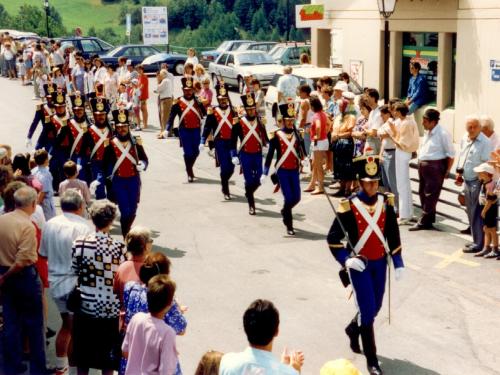 uniformeinweihung-1992-hg-toerbel.jpg
